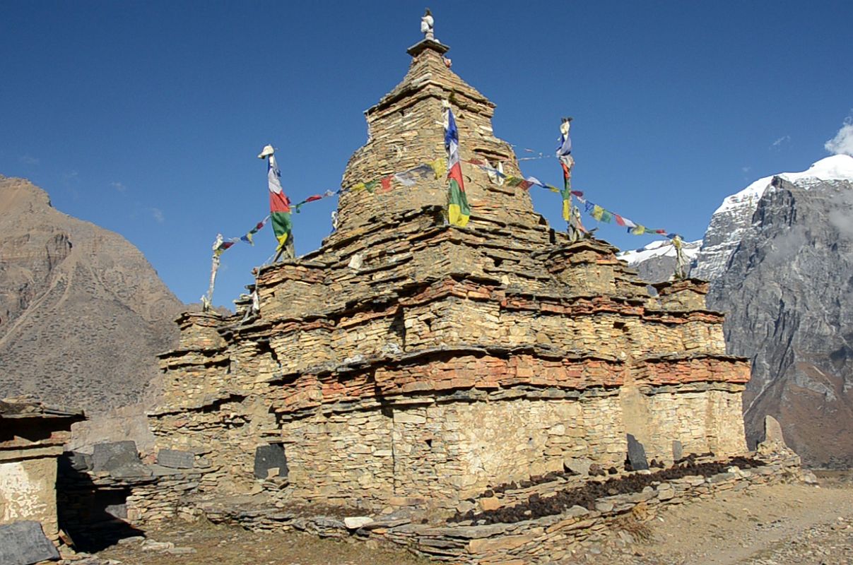 03 Chorten At 4190m As Trail Nears Nar Village 